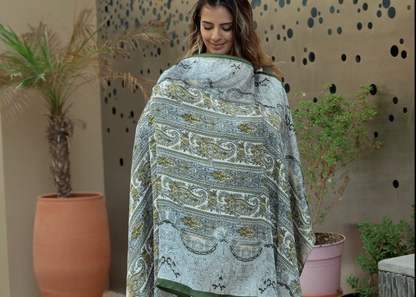 Breastfeeding Cover in Dune Bloom